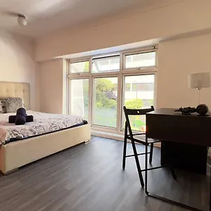 Aldgate Guest house London